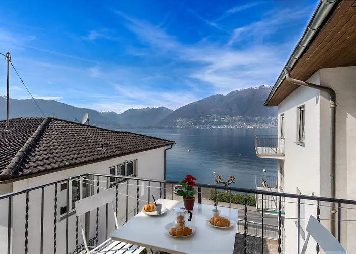 Garden On The Lake 1 - Happy Rentals